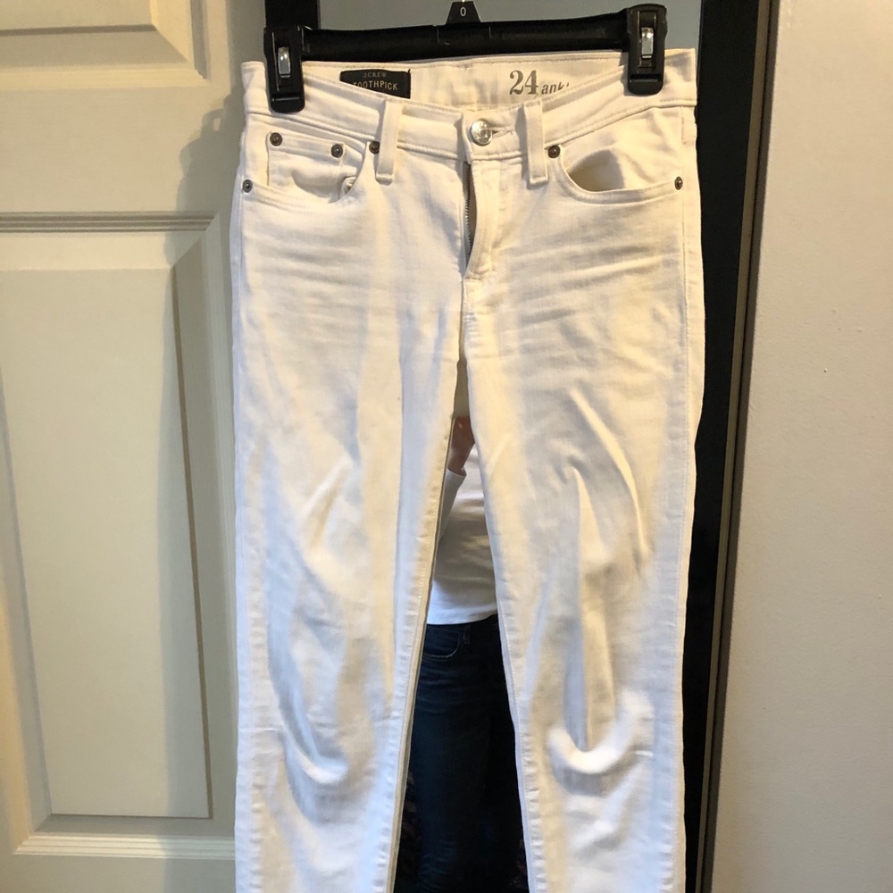 White ankle jeans